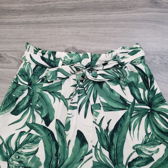H&M Tropical Palm Print High Waist Paperbag Shorts Size 6 - Picture 2 of 10
